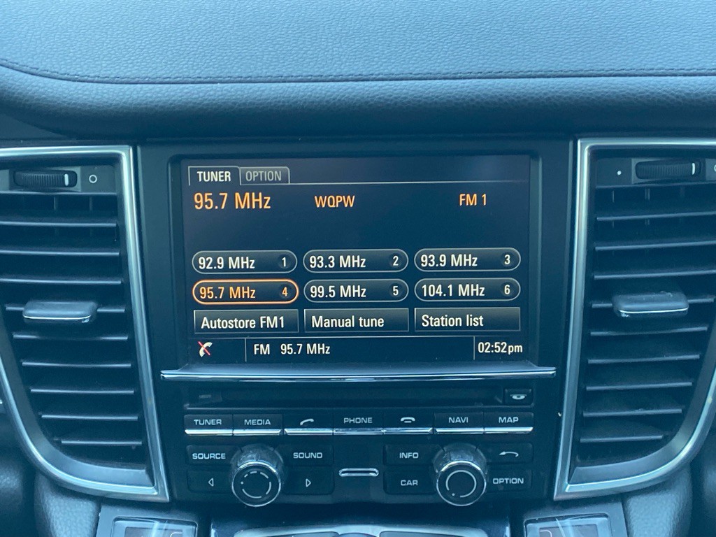 2016 Porsche Panamera Image 21