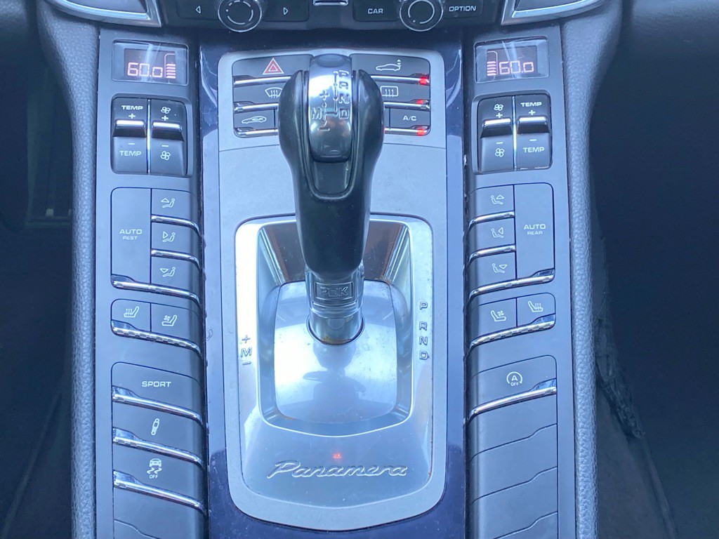 2016 Porsche Panamera Image 23