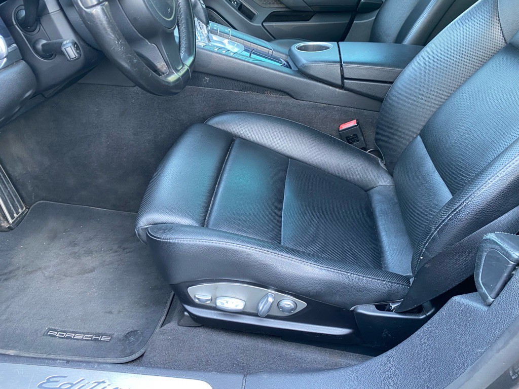 2016 Porsche Panamera Image 34