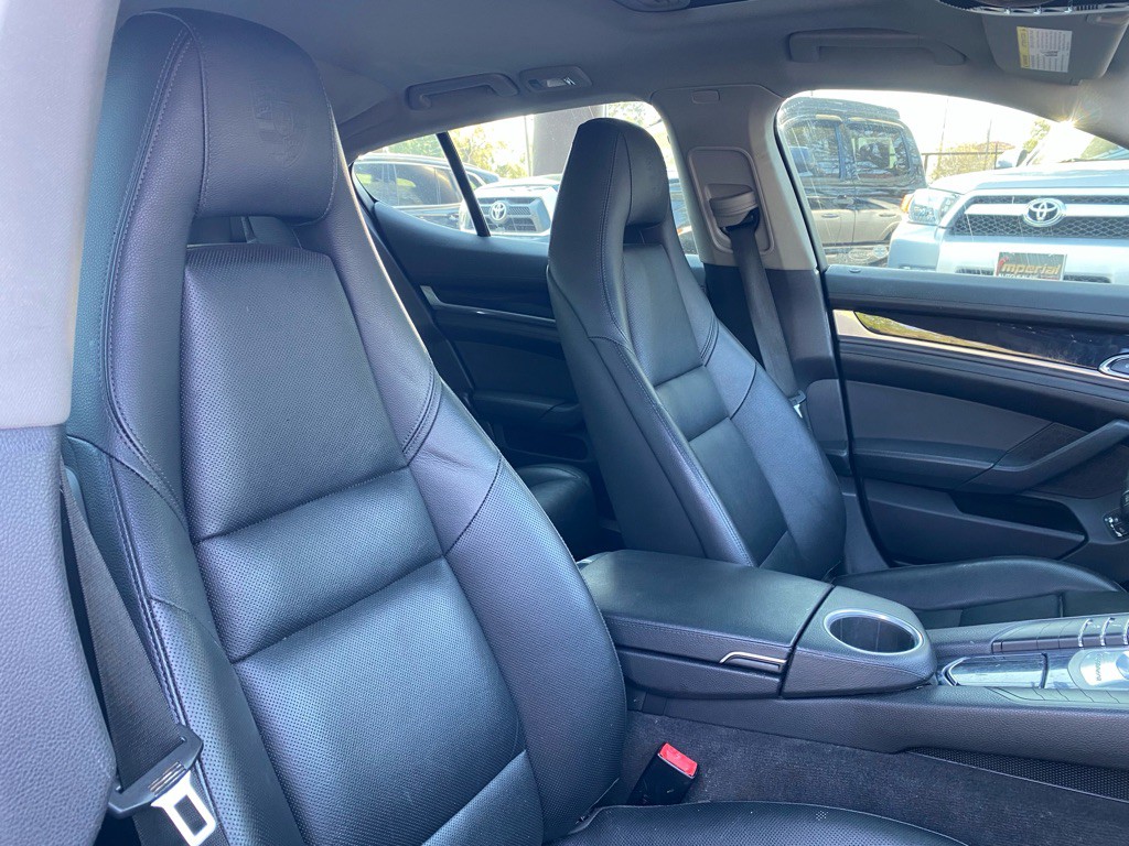 2016 Porsche Panamera Image 43