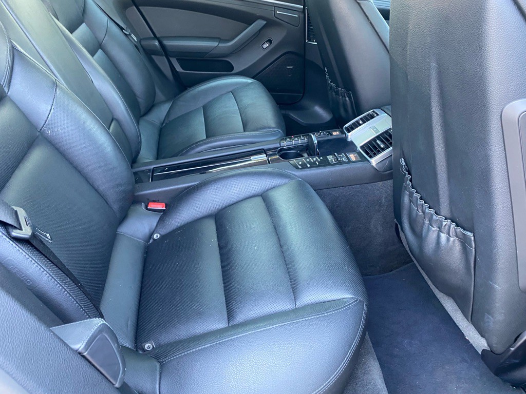 2016 Porsche Panamera Image 54