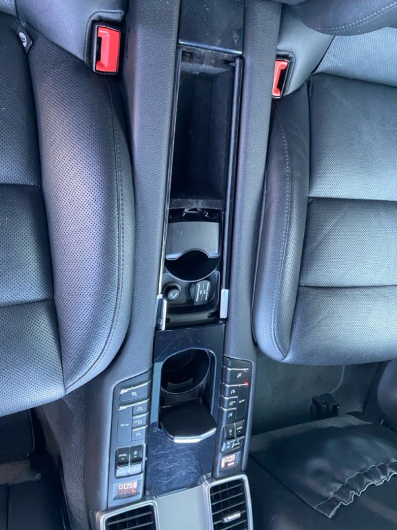 2016 Porsche Panamera Image 55