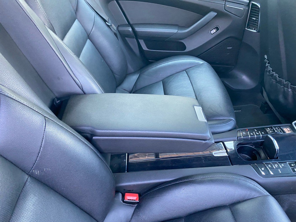 2016 Porsche Panamera Image 56