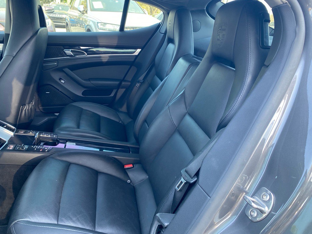 2016 Porsche Panamera Image 66