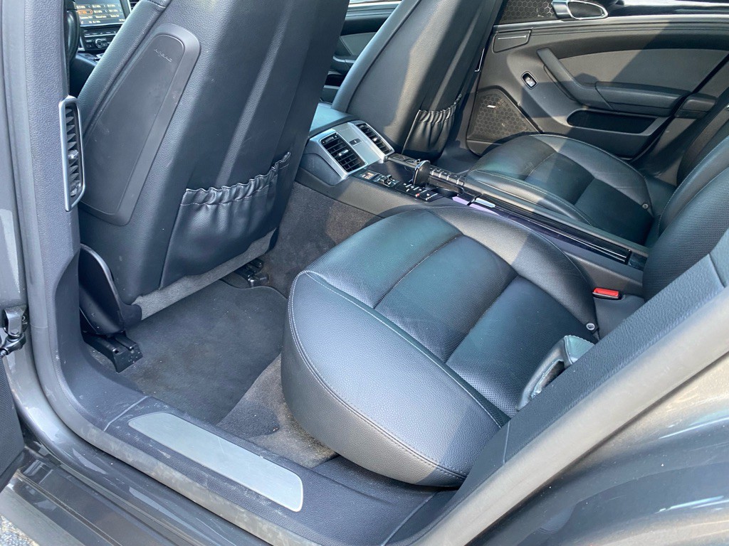 2016 Porsche Panamera Image 68