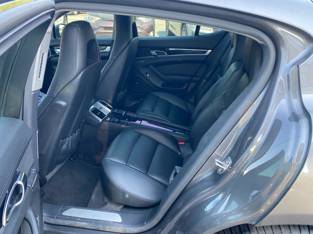 2016 Porsche Panamera Image 69