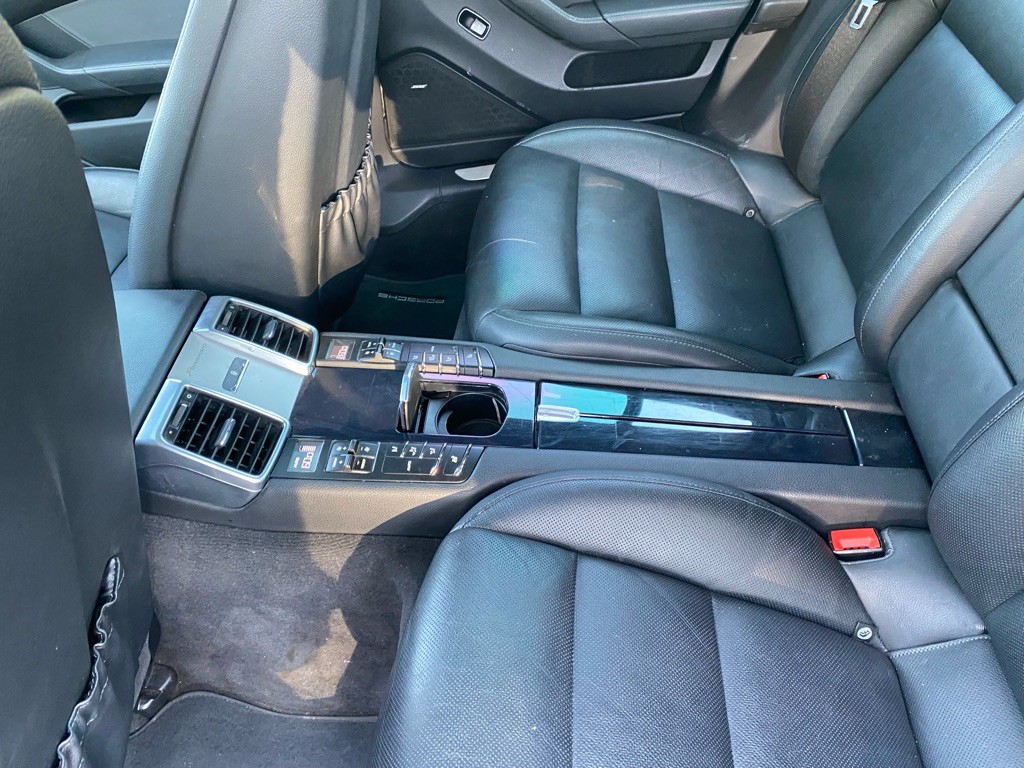 2016 Porsche Panamera Image 72