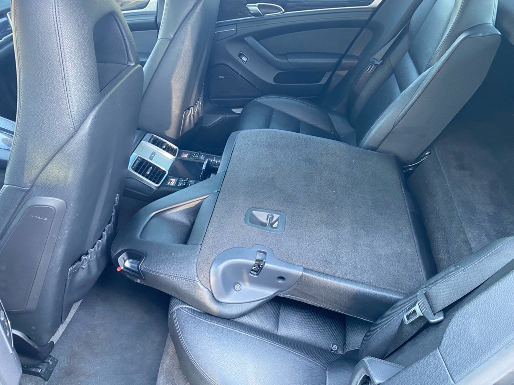 2016 Porsche Panamera Image 76