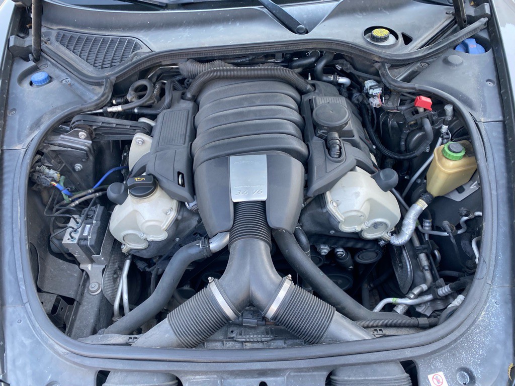 2016 Porsche Panamera Image 78