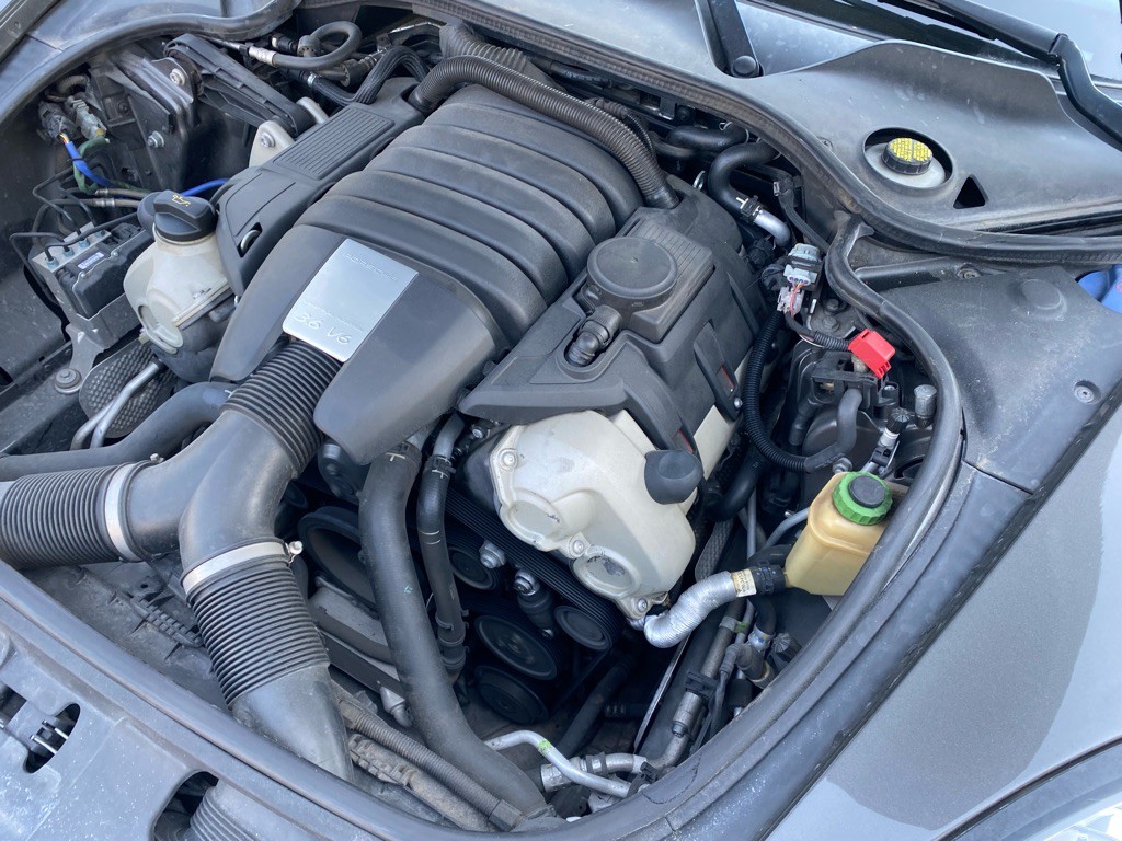 2016 Porsche Panamera Image 80