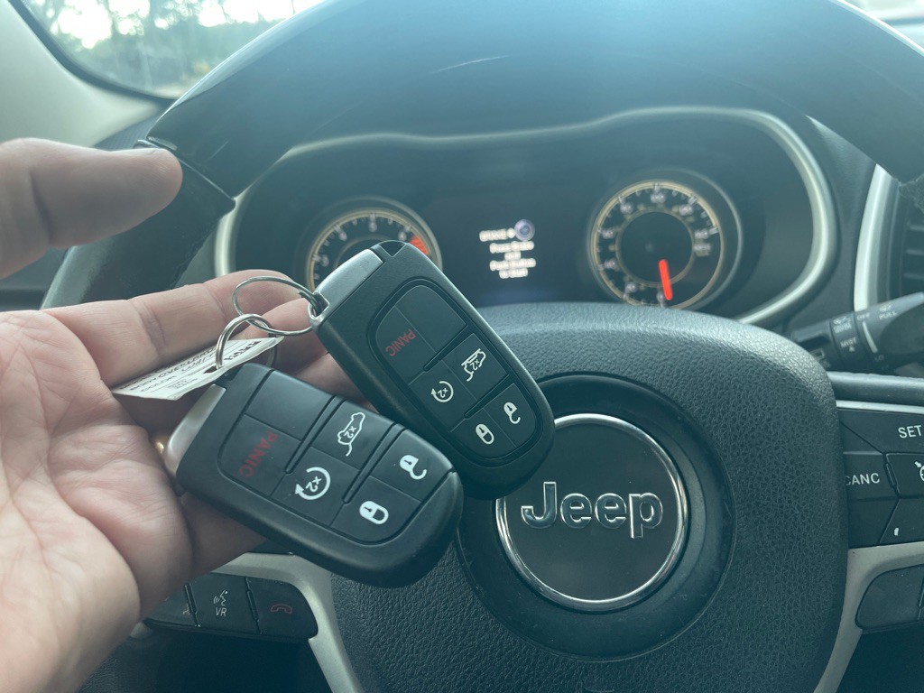 2017 Jeep Cherokee Image 19