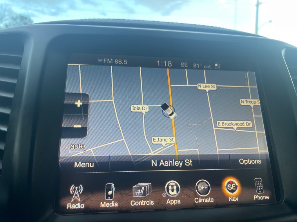 2017 Jeep Cherokee Image 25