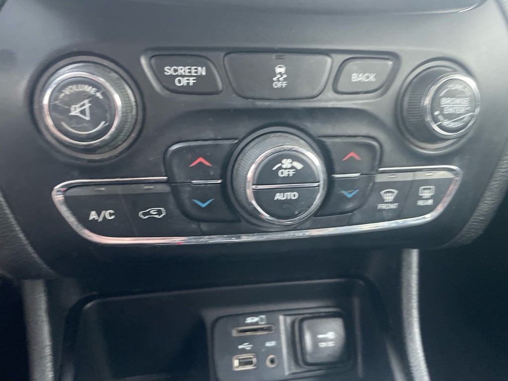 2017 Jeep Cherokee Image 26