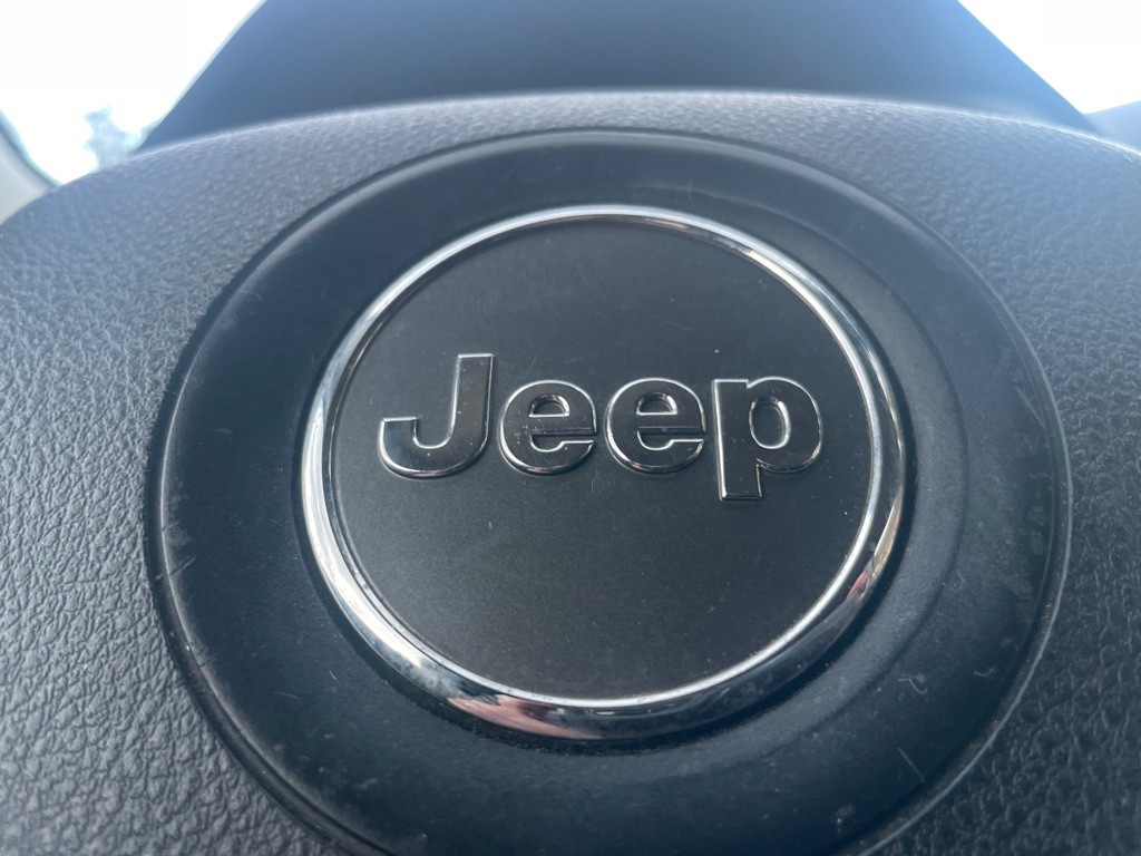 2017 Jeep Cherokee Image 29
