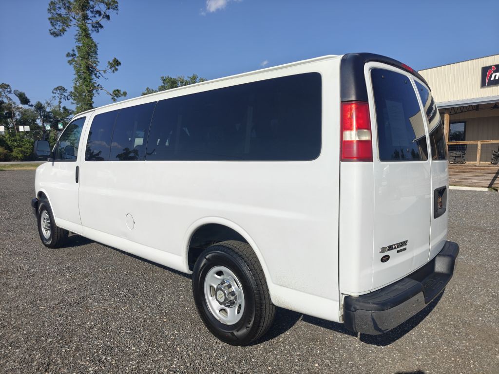 2014 Chevrolet Express Image 9