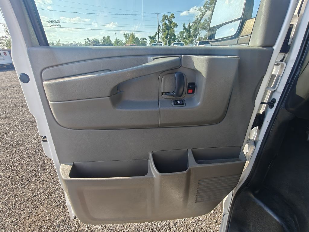 2014 Chevrolet Express Image 13