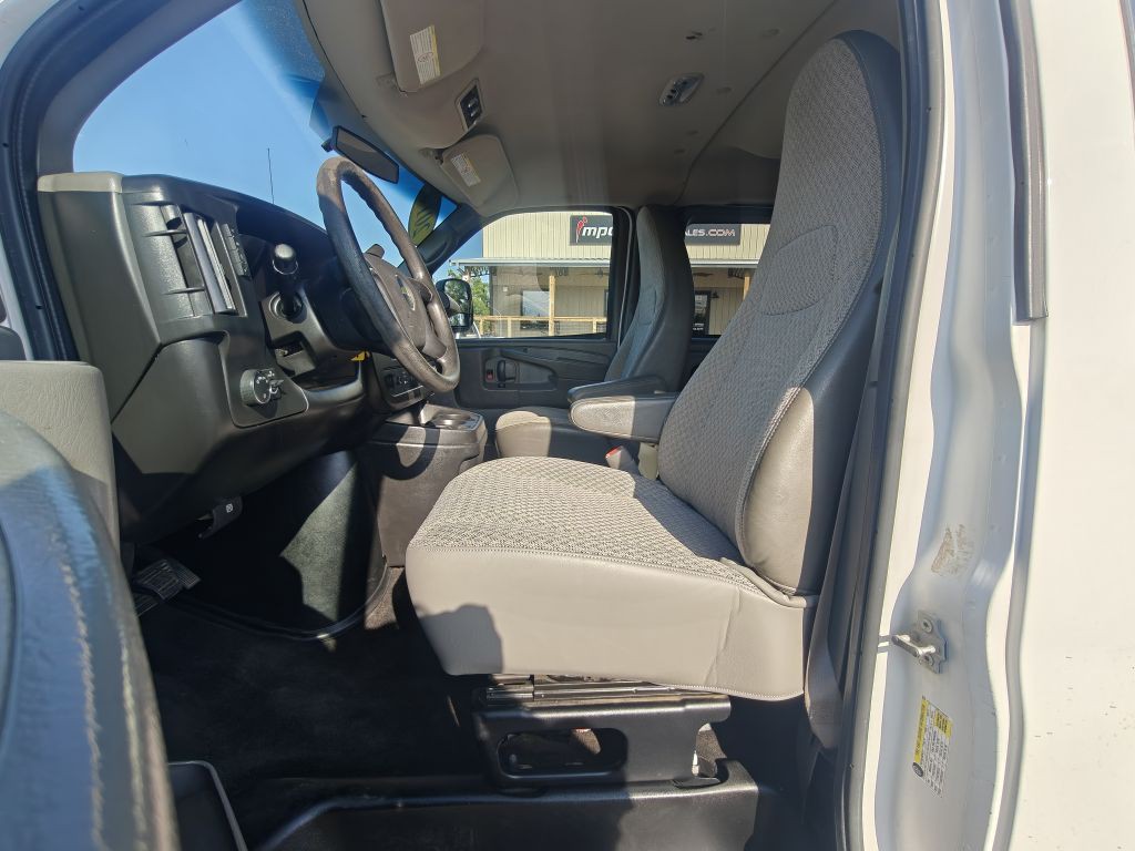 2014 Chevrolet Express Image 14