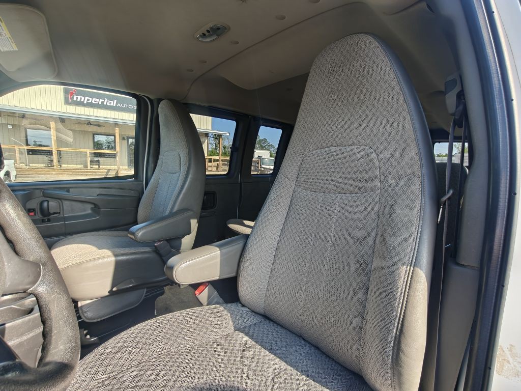 2014 Chevrolet Express Image 19