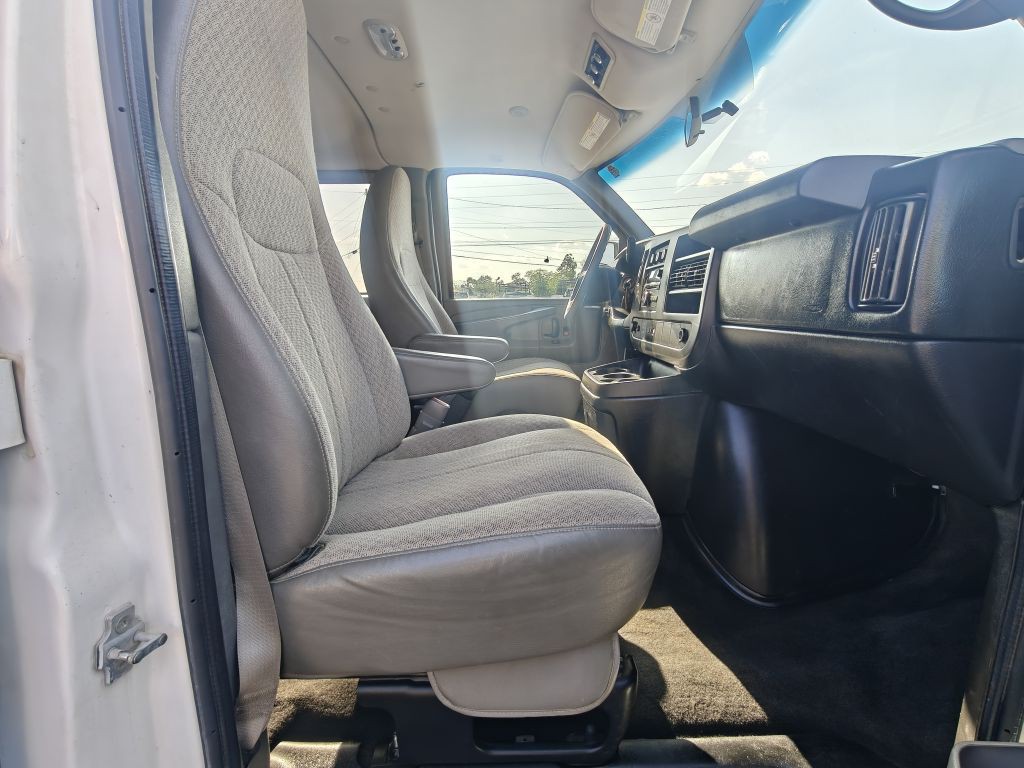 2014 Chevrolet Express Image 22