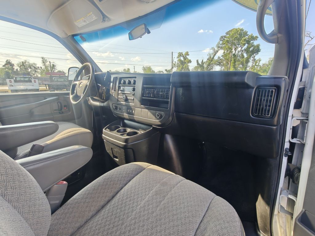 2014 Chevrolet Express Image 23