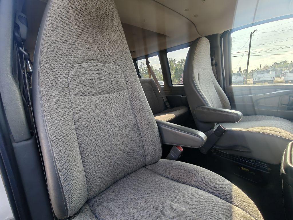 2014 Chevrolet Express Image 24