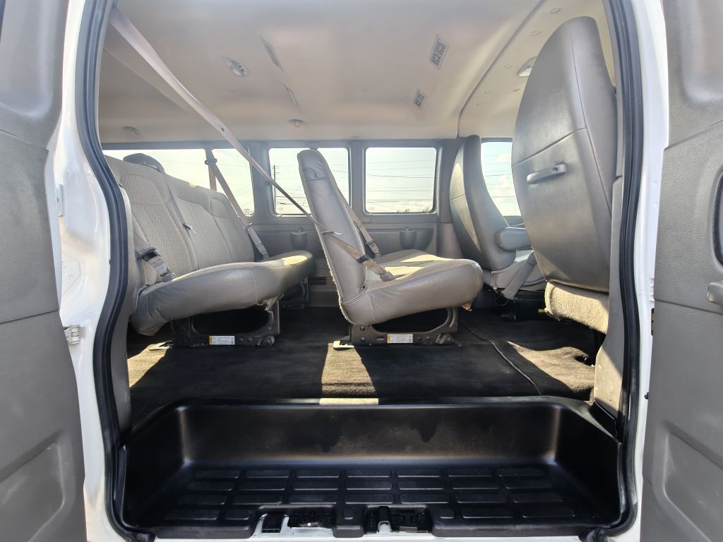 2014 Chevrolet Express Image 25