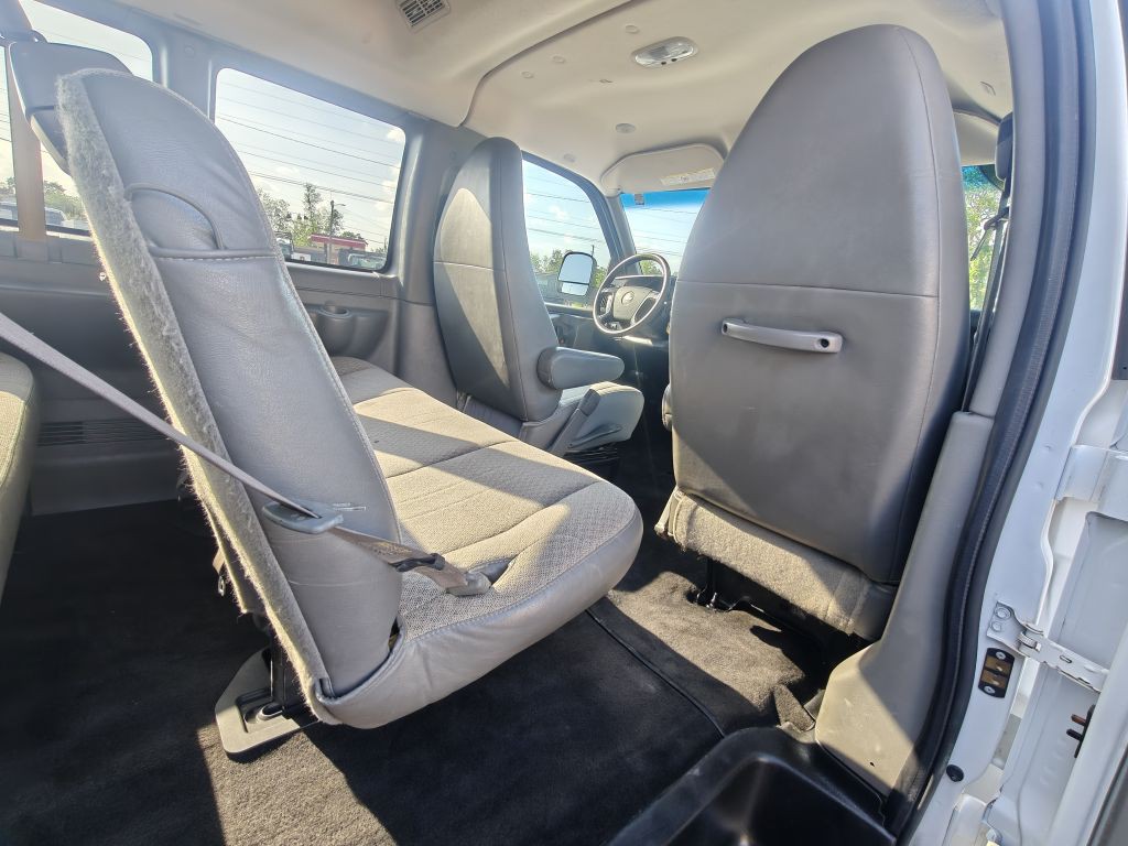 2014 Chevrolet Express Image 26