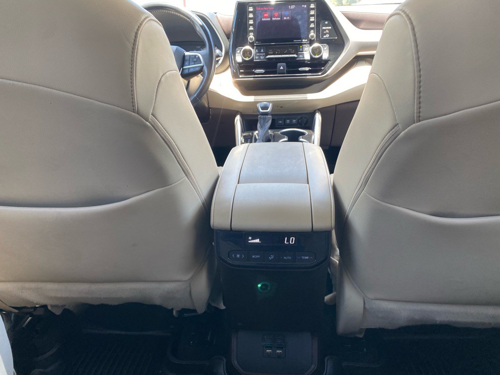 2020 Toyota Highlander Image 32
