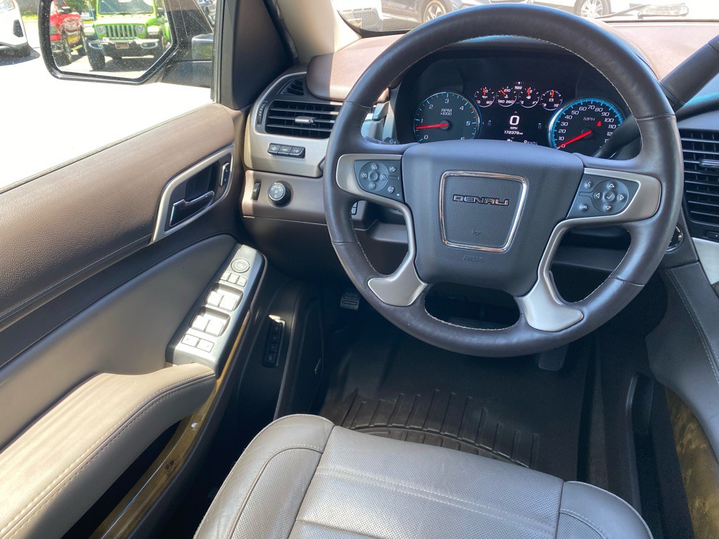 2017 GMC Yukon Image 18