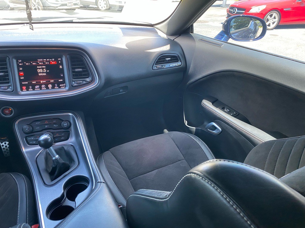 2015 Dodge Challenger Image 16