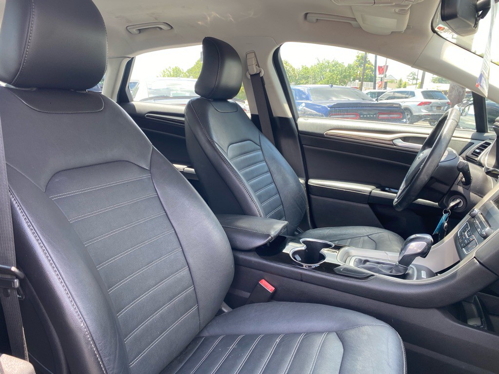 2016 Ford Fusion Image 36