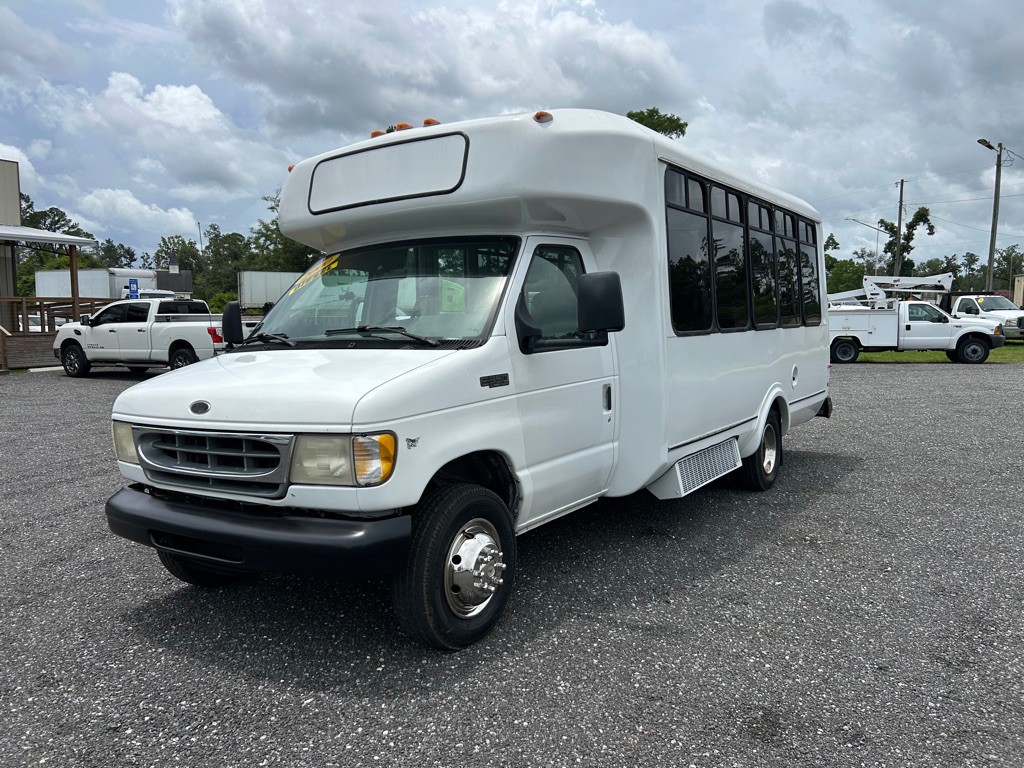 2000 Ford Econoline Image 1