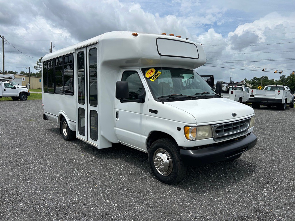 2000 Ford Econoline Image 3