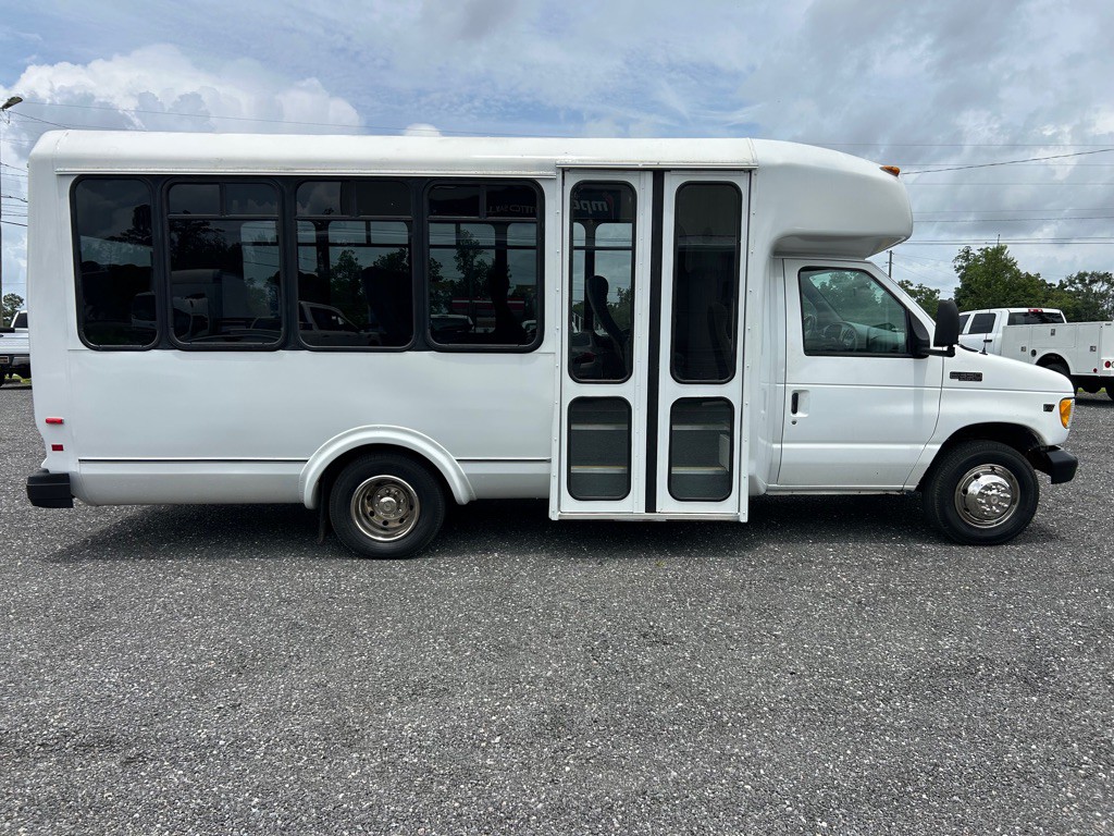 2000 Ford Econoline Image 4