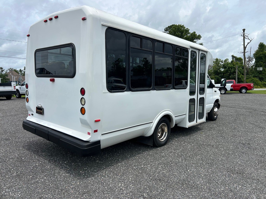 2000 Ford Econoline Image 5