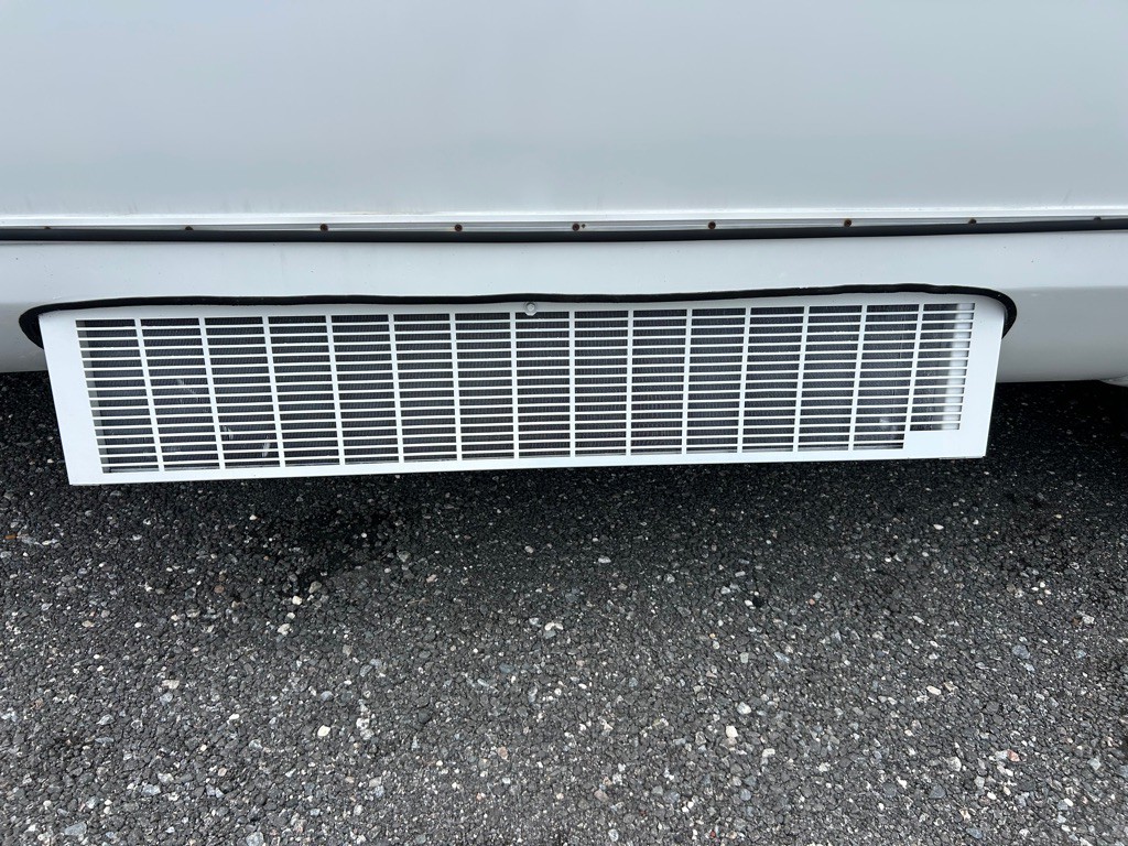 2000 Ford Econoline Image 9