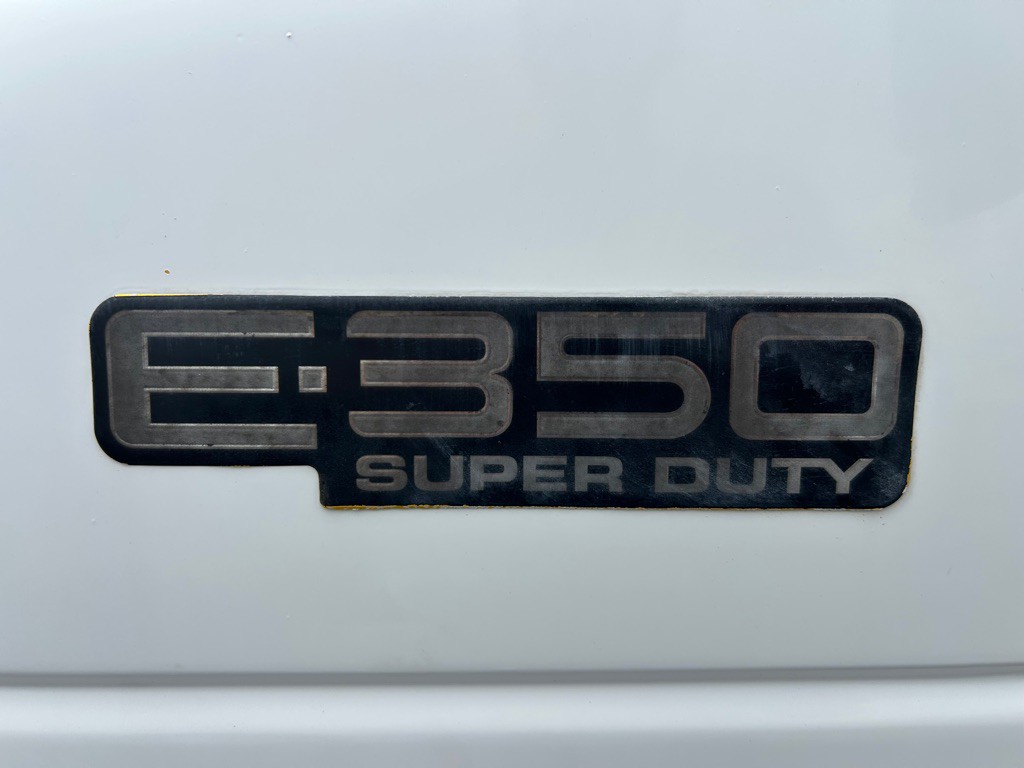 2000 Ford Econoline Image 10