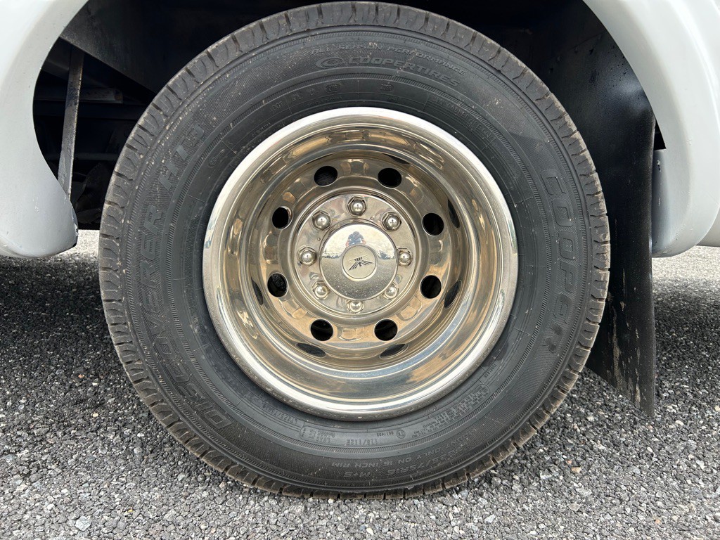 2000 Ford Econoline Image 13