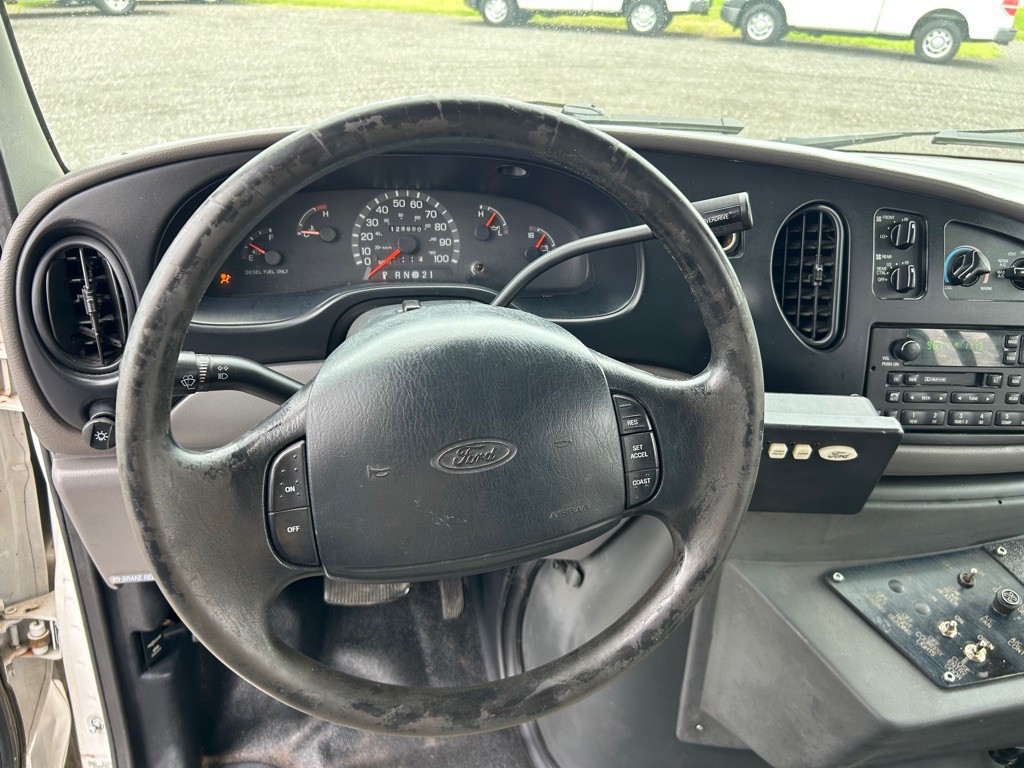 2000 Ford Econoline Image 17