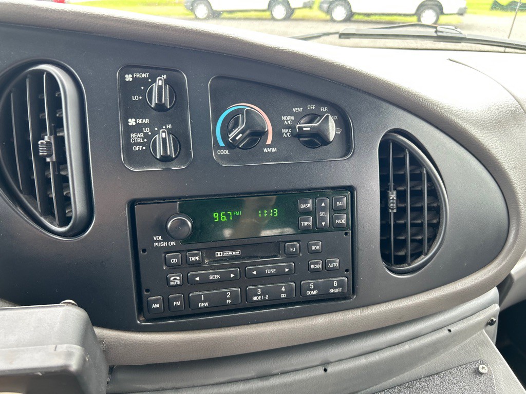 2000 Ford Econoline Image 20