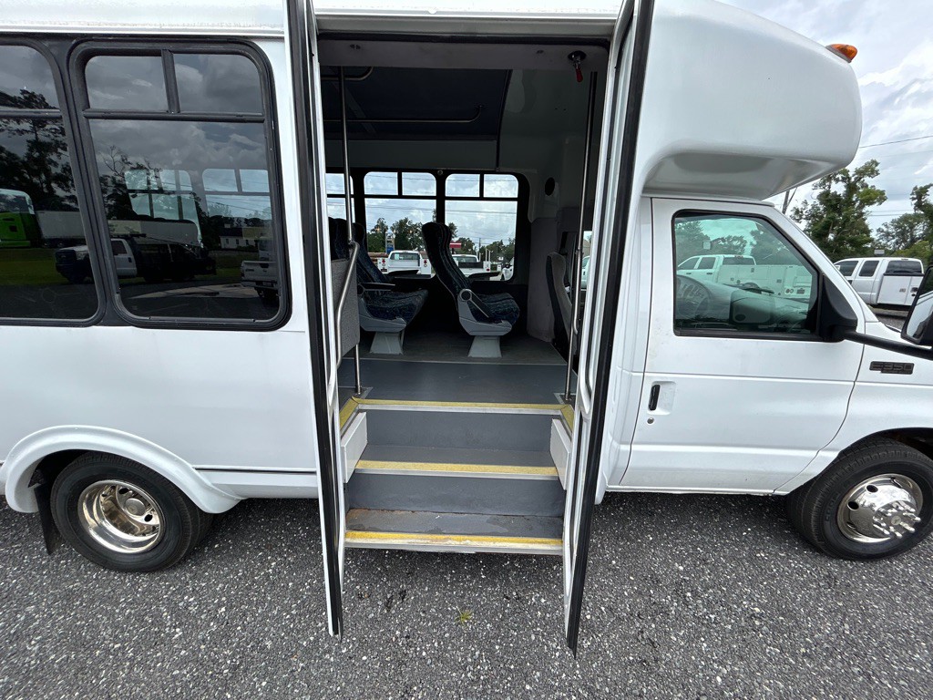 2000 Ford Econoline Image 24