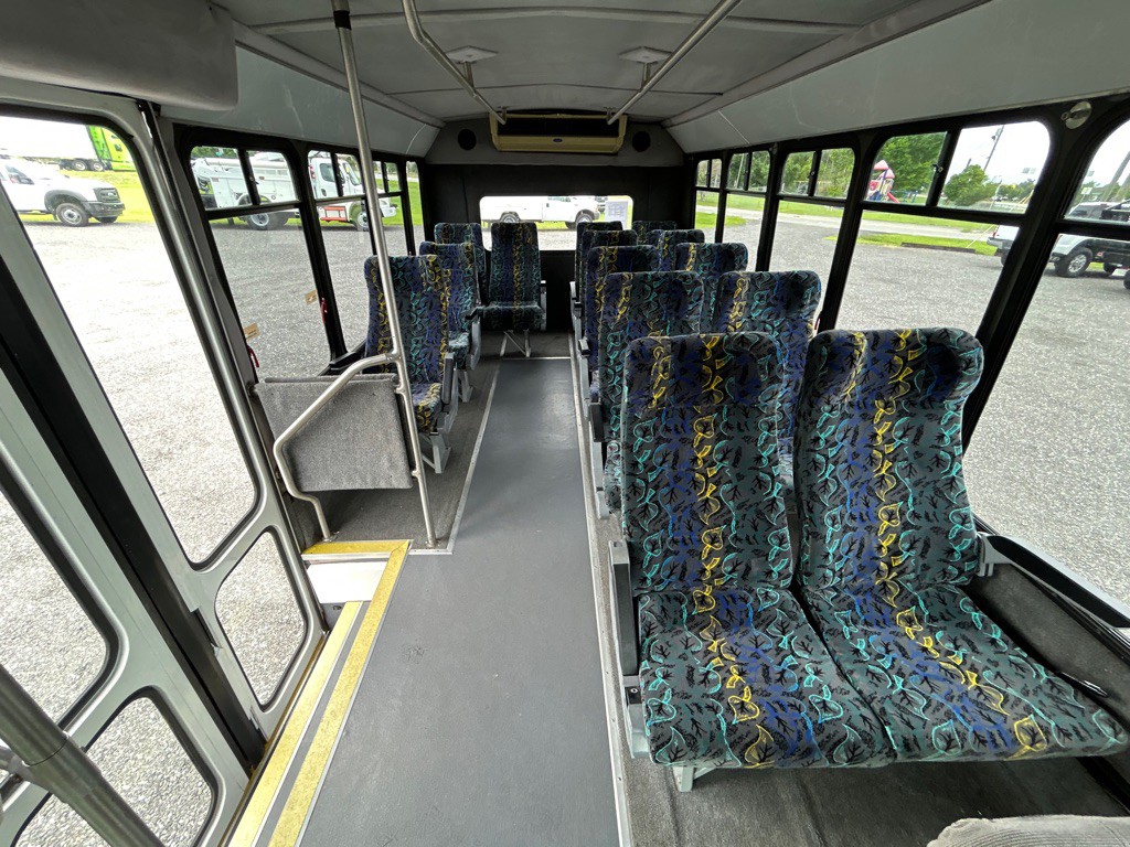 2000 Ford Econoline Image 27