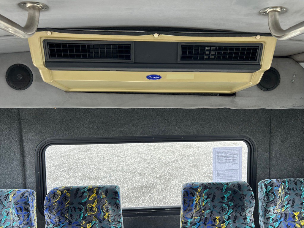 2000 Ford Econoline Image 28