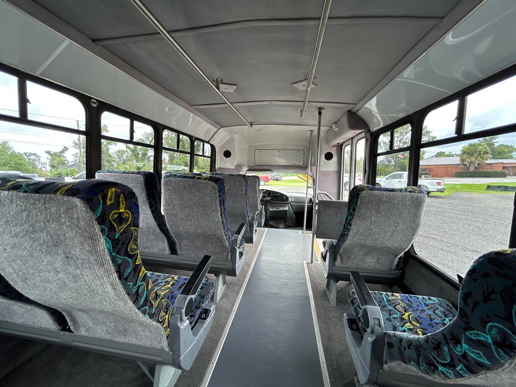 2000 Ford Econoline Image 29