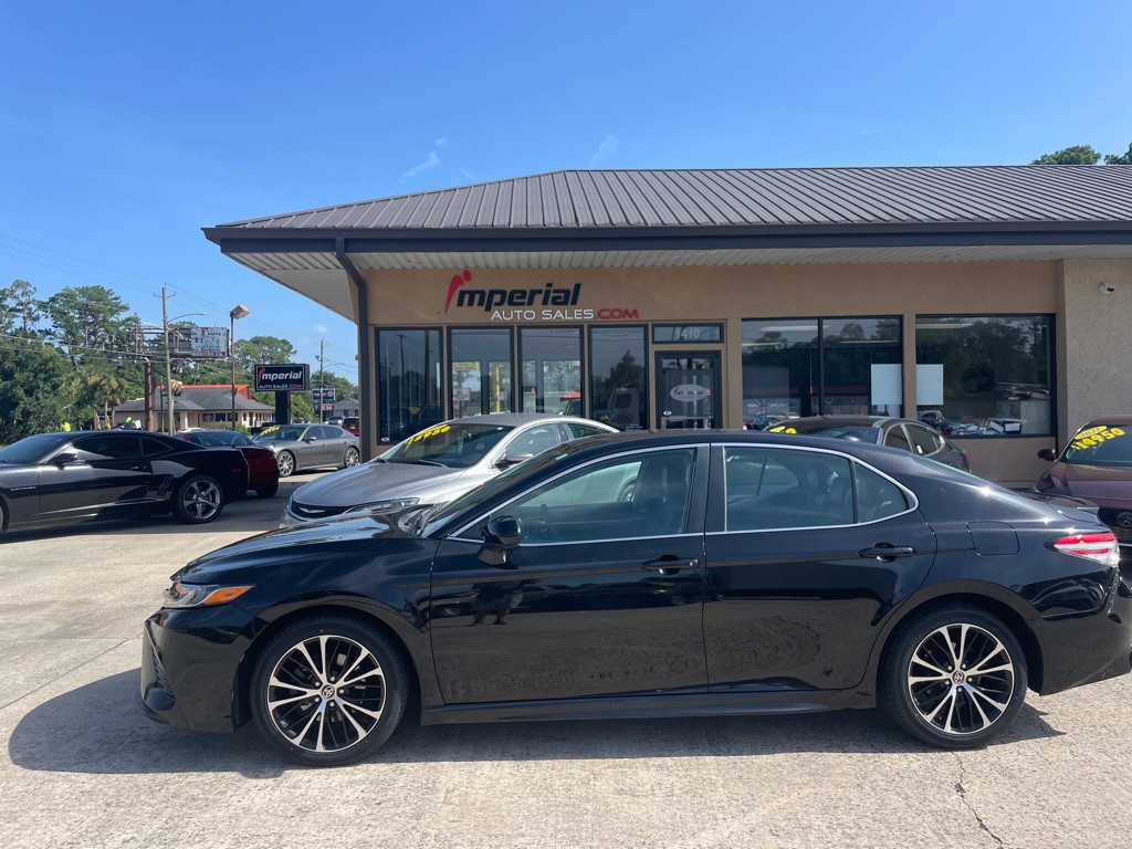 2020 Toyota Camry Image 2