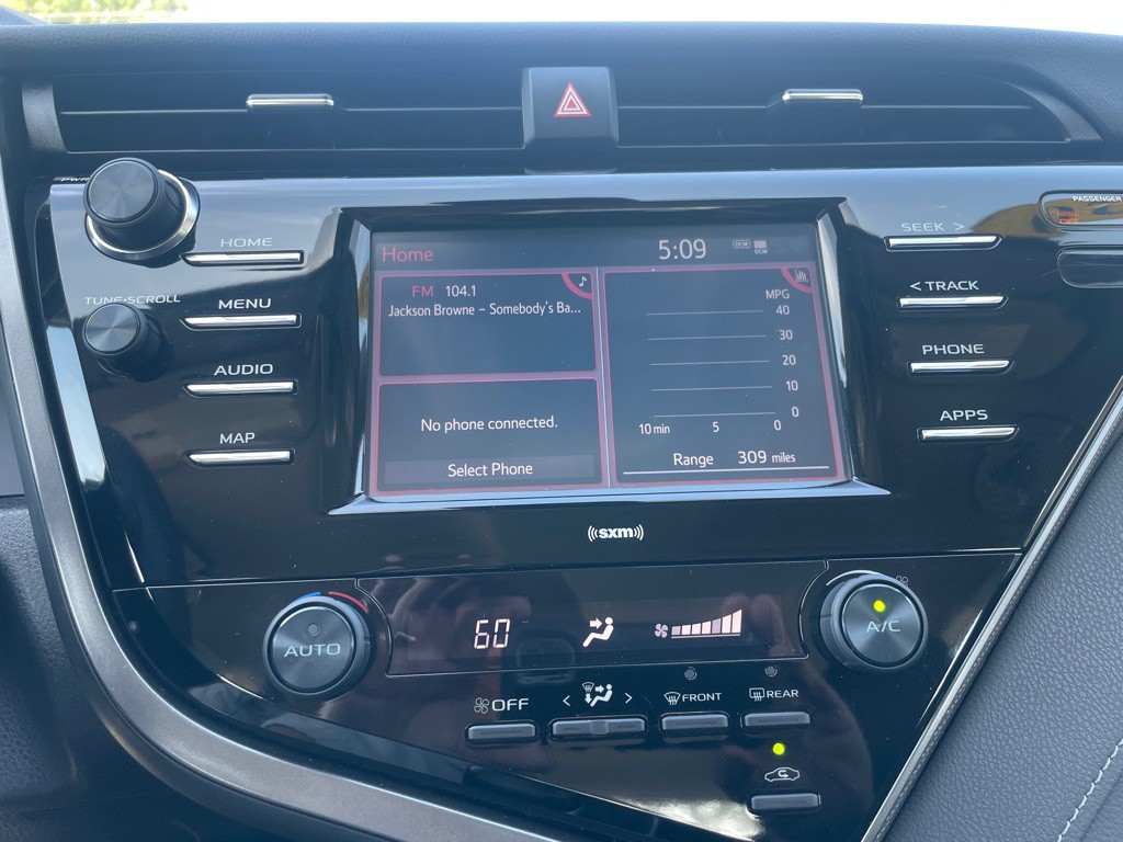 2020 Toyota Camry Image 19