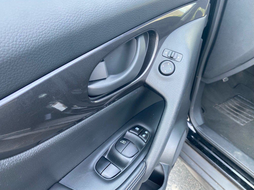 2020 Nissan Rogue Image 32