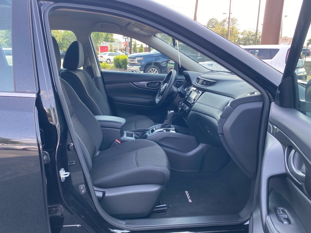 2020 Nissan Rogue Image 34