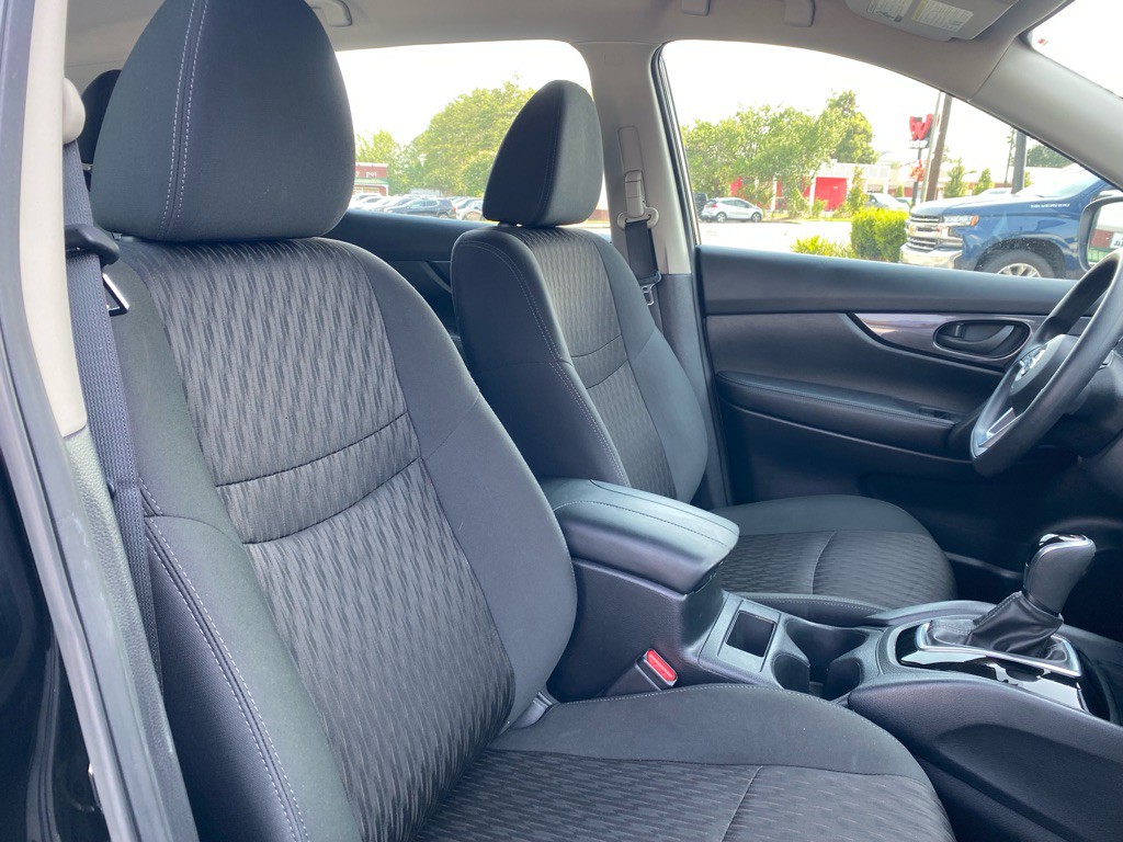 2020 Nissan Rogue Image 35