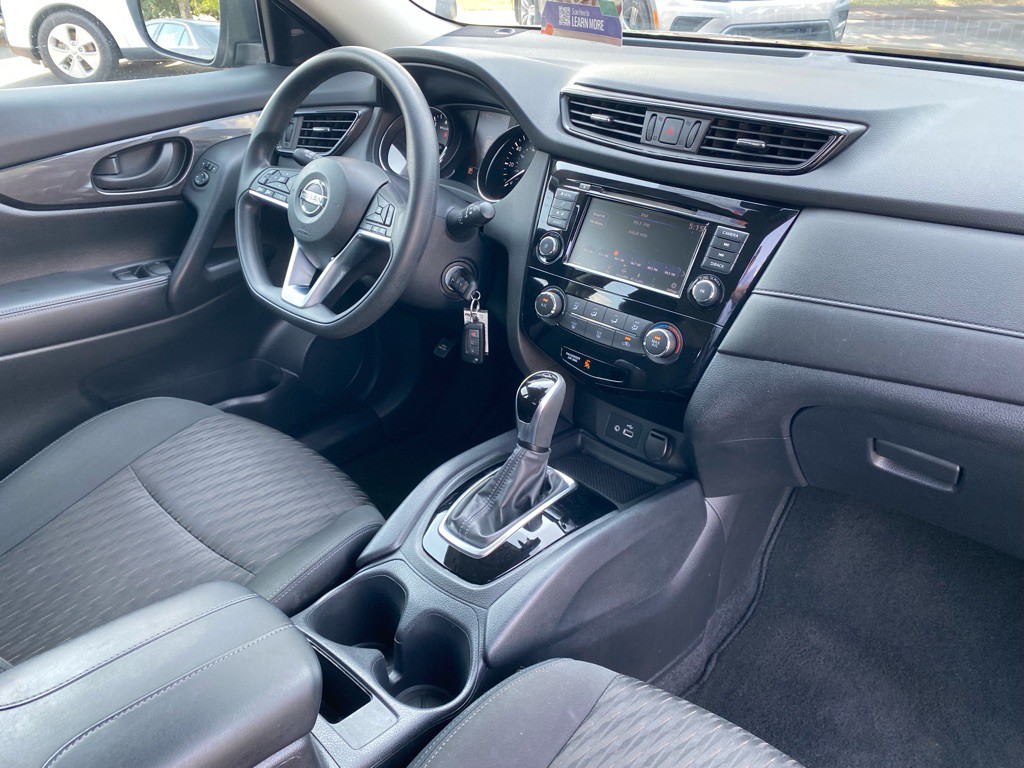 2020 Nissan Rogue Image 39